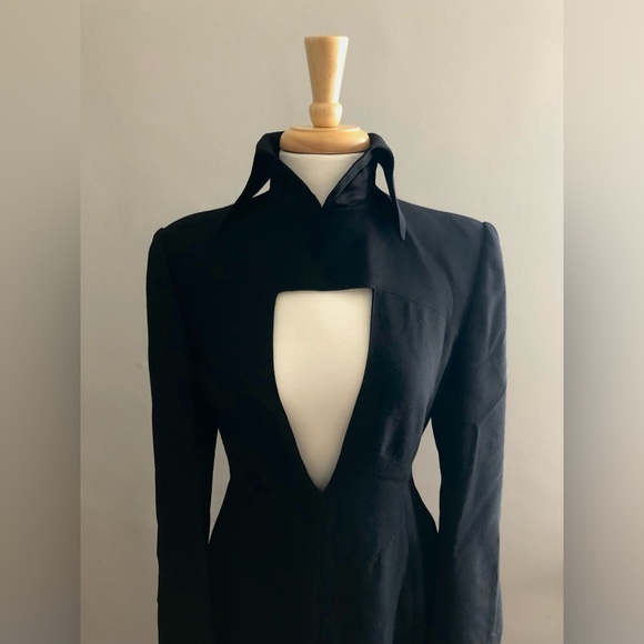 Rare Designer Lloyd Klein long black-crêpe gown. - Picture 10 of 10